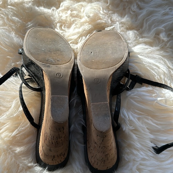 Trendy Platform Roman Wedges size 9 - Picture 5 of 7